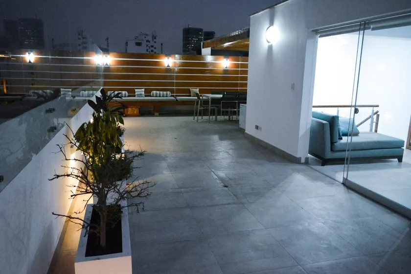 Beautiful Duplex Miraflores 5 bedrooms, 5 bathrooms, ocean view - Image 1