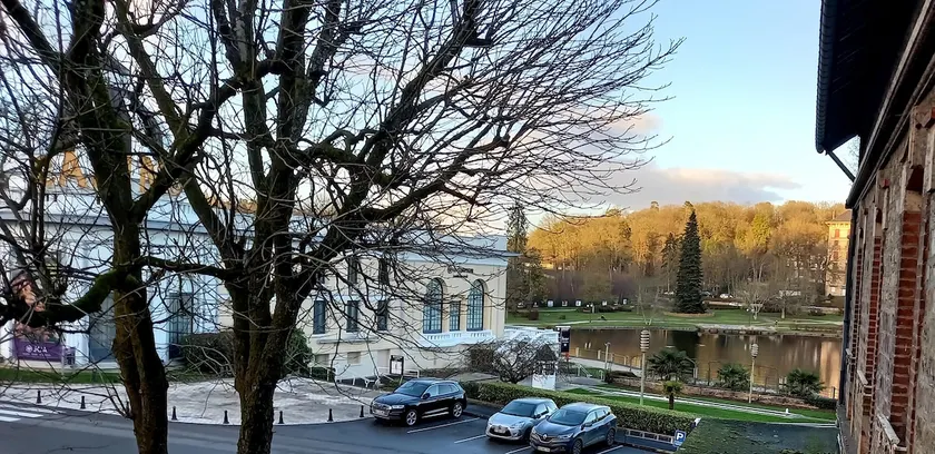 nice studio, partial lake view, 2 steps from the casino and 150 m from the thermal baths - Image 1