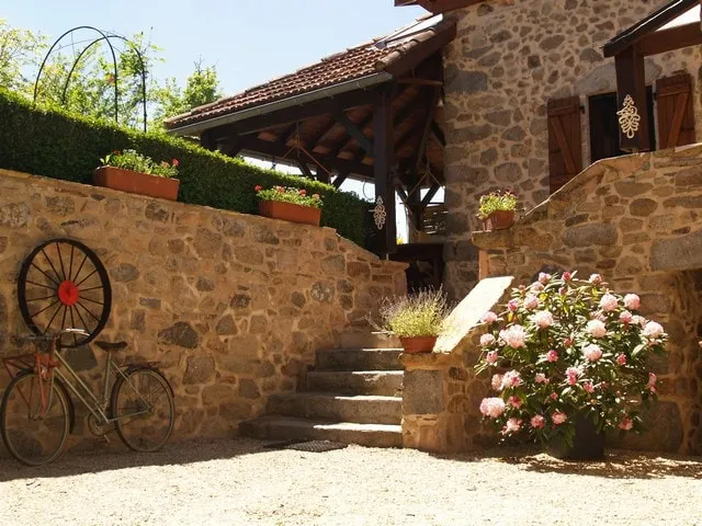 Characterful house in the gorges of the Aveyron - Image 1