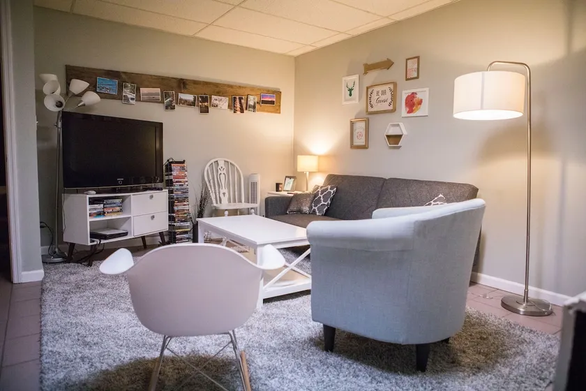 3 Bedrooms in Quiet Neighborhood - Image 1