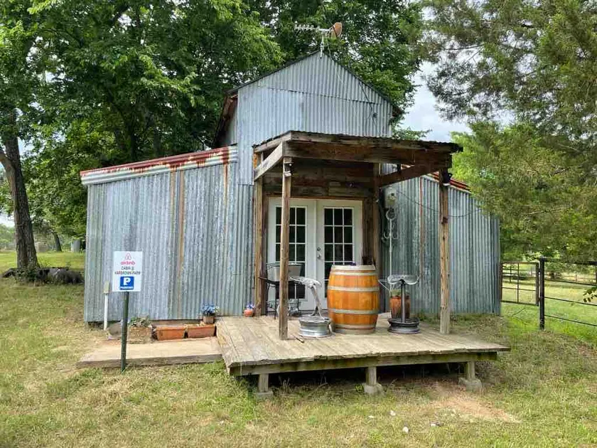 Cabin at YarBrown Farm-6 miles from First Monday - Image 1