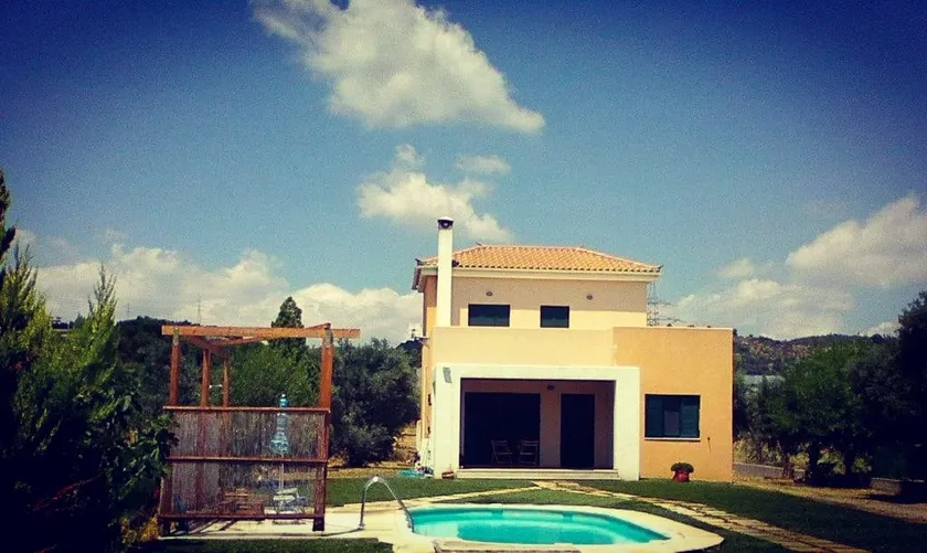 House with pool, garden and fireplace - Image 1
