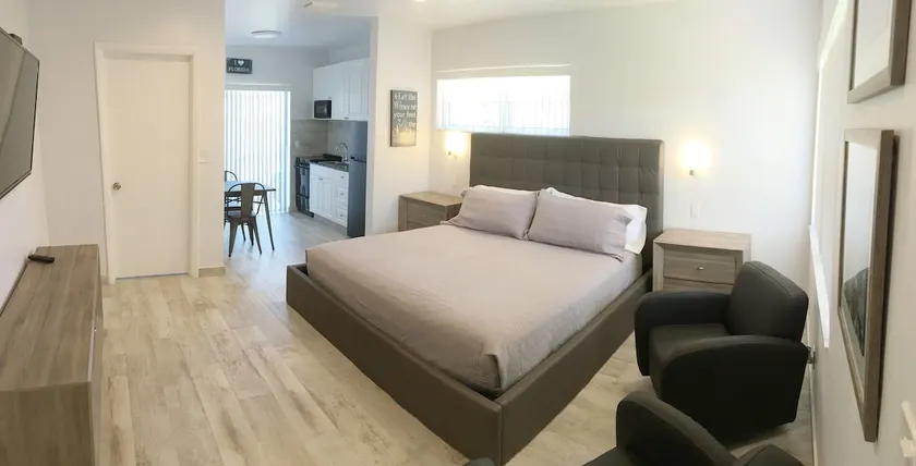 Beautifully Renovated Beachside Ocean Cabana - Image 1