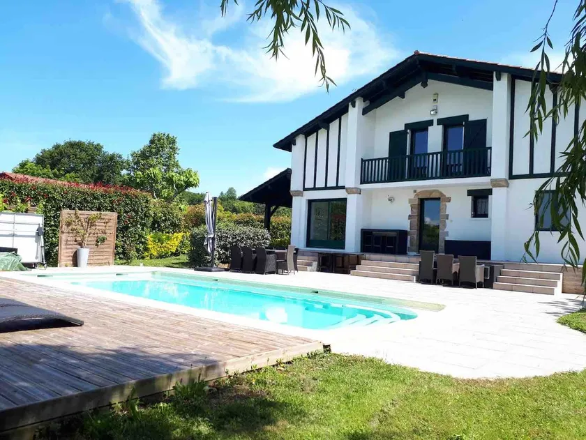 Luxury Basque villa with salt pool - Image 1