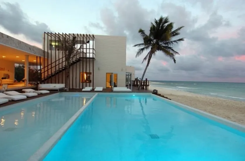 Beachside Corasol, Los Mayas with Terrace p/4 lost - Image 1
