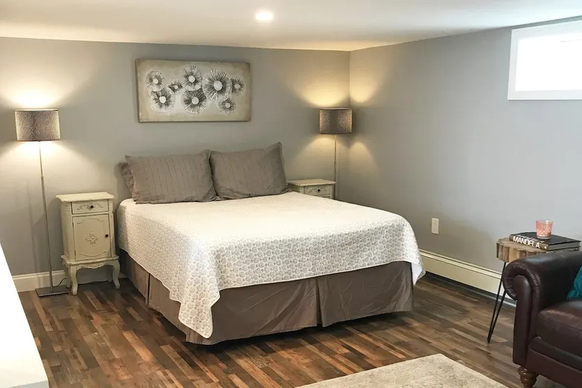 Spacious, private apartment in perfect location - Image 1