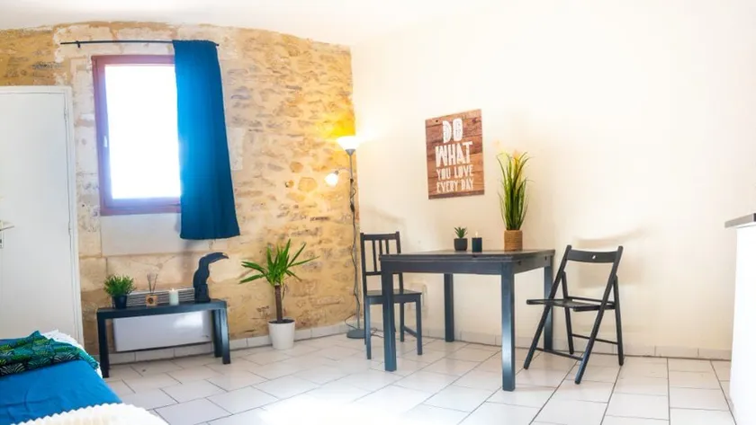 Air-conditioned studio near the city center – 23 – Furniture Lease - Image 1