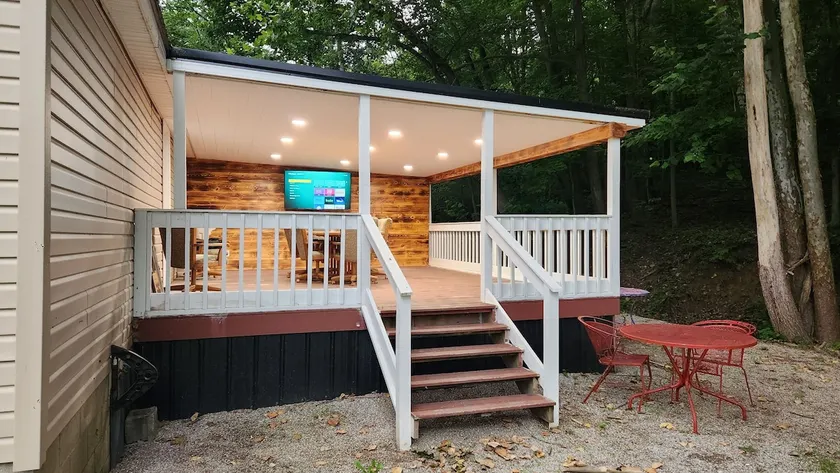 Creekside Cottage - Image 1