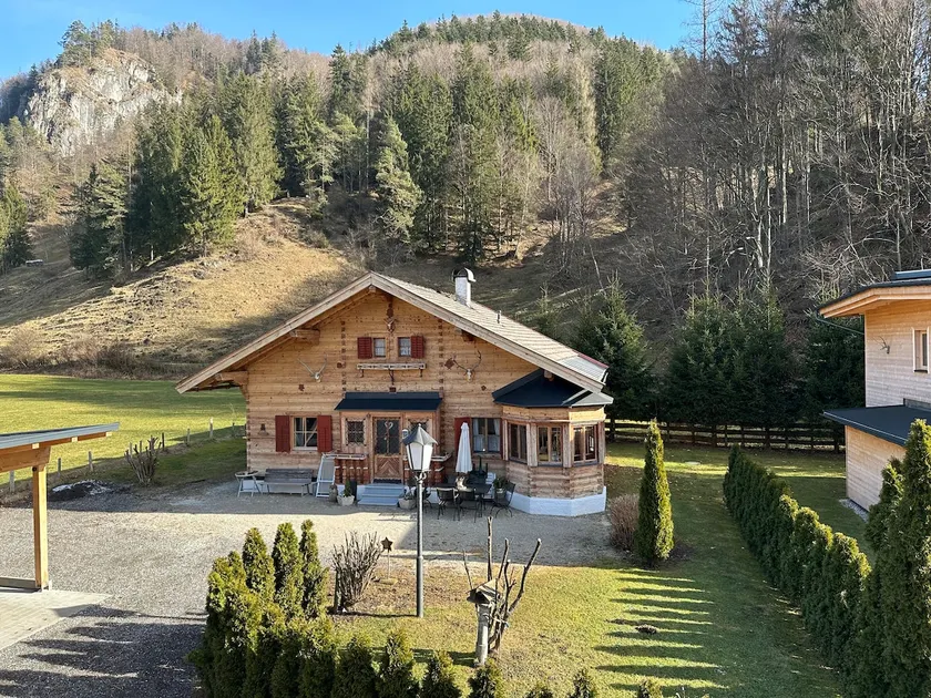 Unique Hunters hut in Tirol - Image 1
