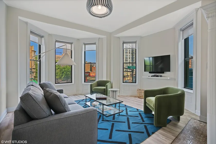 Centrally Located Apartment in Lincoln Park - Image 1