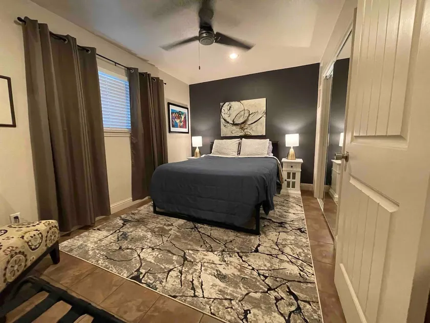 ENTIRE Fresno/Clovis - Poolside suite - Image 1