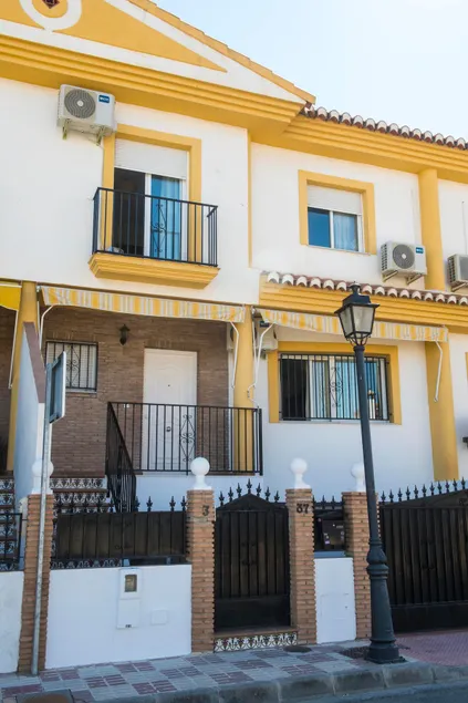 LOVELY HOUSE IN EXCELLENT LOCATION - Image 1