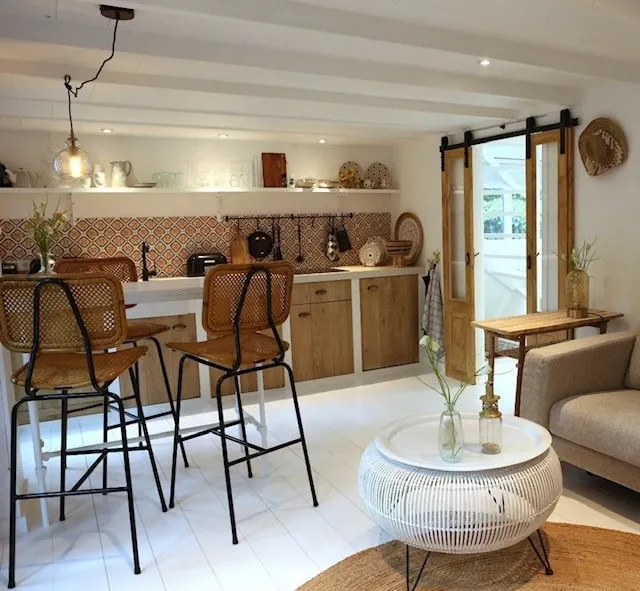 Sunny Guesthouse - Image 1