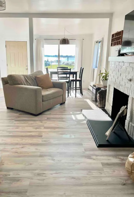 Walled Lake Bliss Lakefront Novi/Kayaks/King Beds - Image 1