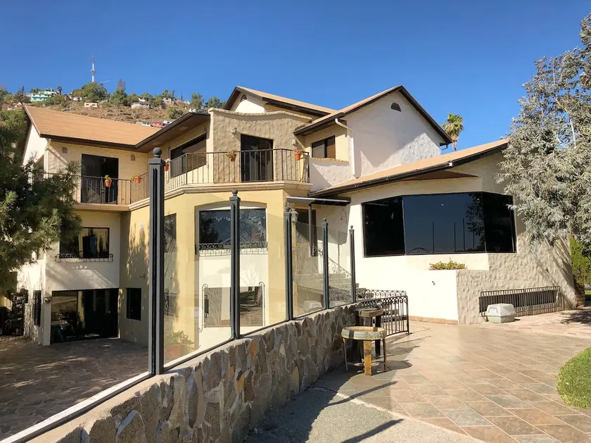 Downtown COLONIAL MANSION - Image 1