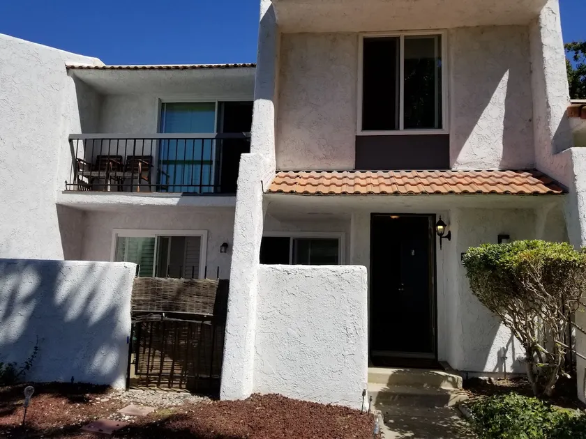 Great townhome across from westlake lake - Image 1
