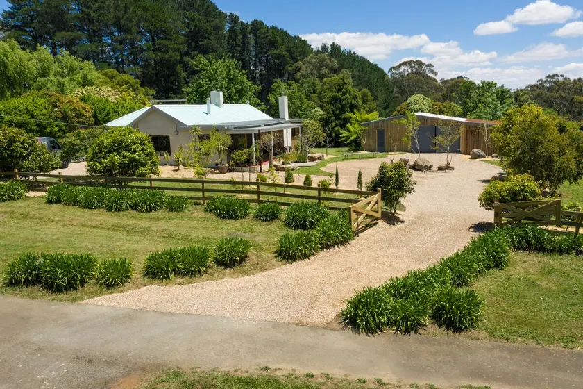 Daylesford Luxe Getaway- Bromley design - Image 1