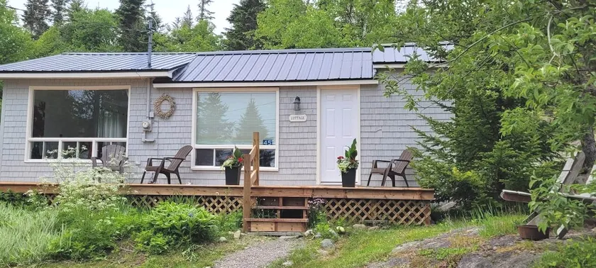 Cheerful One Bedroom Cottage with BBQ Grill - Image 1
