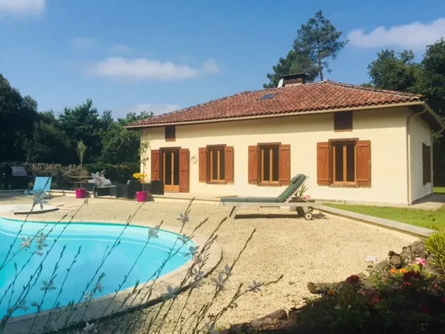 Idyllic setting with large private pool - Image 1