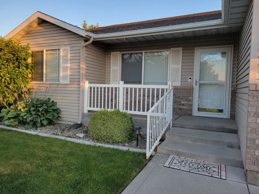 Cheerful 3 bedroom walking distance to hospital - Image 1