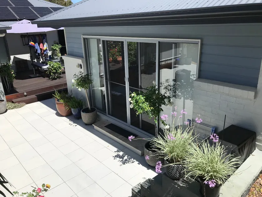 Comfortable Garden Studio - Image 1