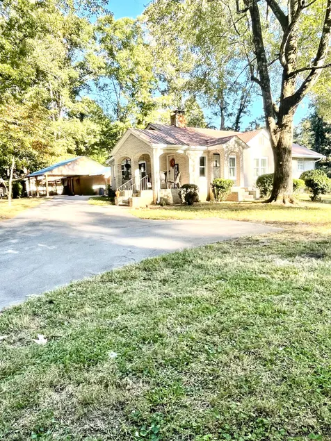 Quiet Renovated Country Cottage – 3BR / 2BA - Image 1