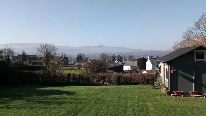 Llangorse Cottage, Brecon Beacons, Panoramic Views - Image 1