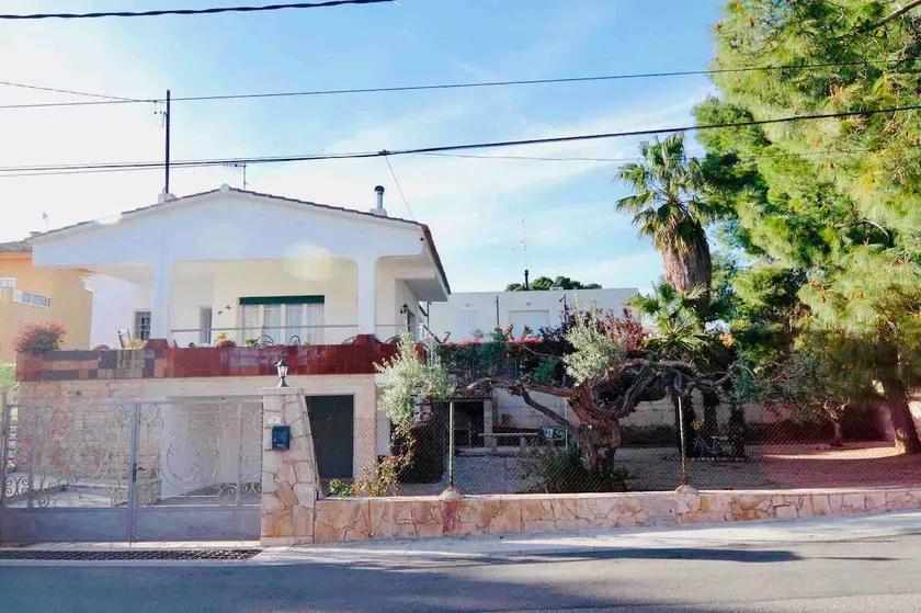 Seaside Chalet - Image 1