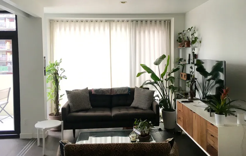 Bright & cozy 1BR/Balcony next to 3 subways! - Image 1