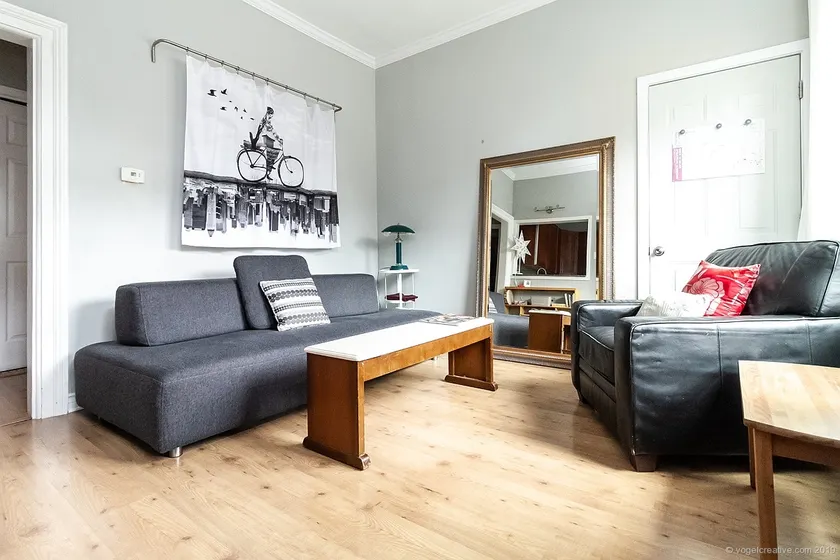 Private 2 Bedroom Suite in the Heart of Hamilton - Image 1