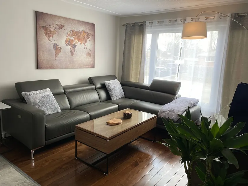 Modern 2 Bed Condo Near Argyle Mall + Free Parking - Image 1