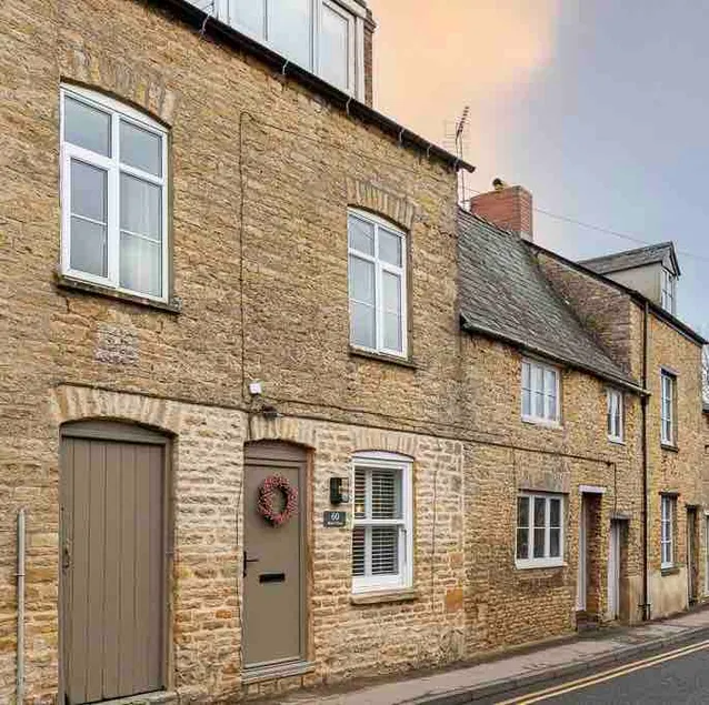Luxury Cotswolds Townhouse with Scandinavian Soul - Image 1