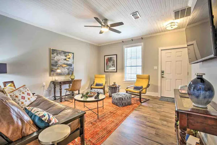Cozy Getaway in the Heart of Downtown - Image 1