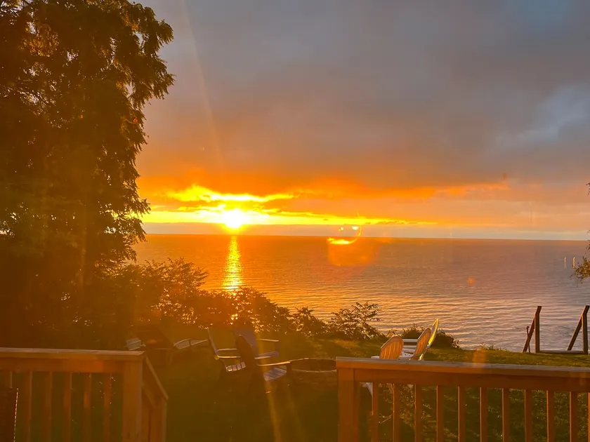 Amazing lake view and peaceful cottage with kayaks - Image 1