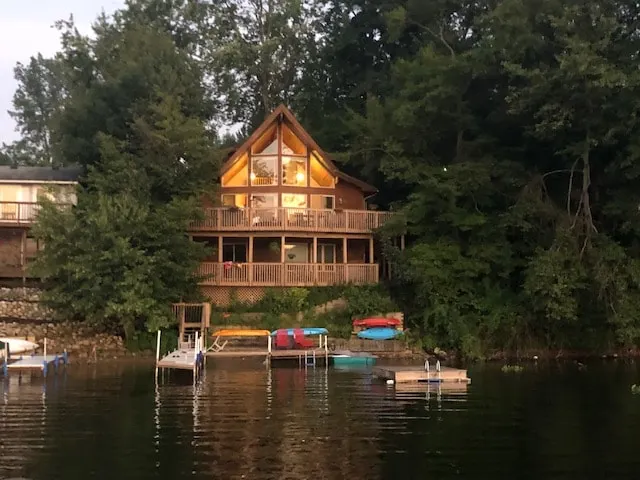 Quiet 4 Season Lake Escape near 2 Ski/Tube Hills - Image 1