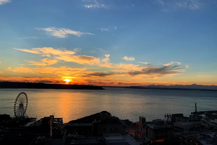 Panoramic Skyline View - Luxury Residence - Image 1