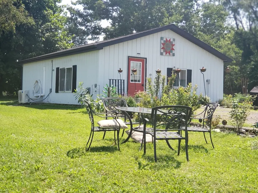 Barn Quilt Bungalow - Image 1