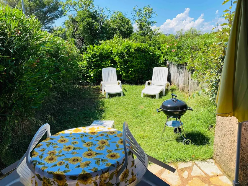 Air-conditioned rental, swimming pool, fenced garden, dogs accepted, parking - Image 1