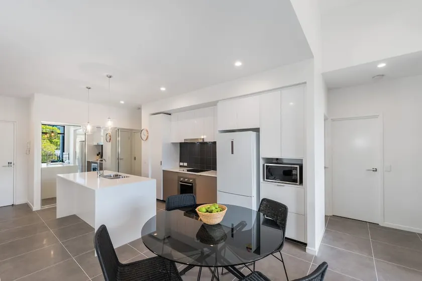 Round About Bulimba - Executive 3BR Bulimba apartment near Oxford St shops and restaurants - Image 1