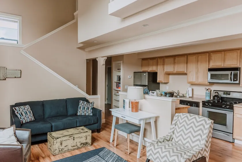 Baylights Waterfront View Loft located in old town - Image 1