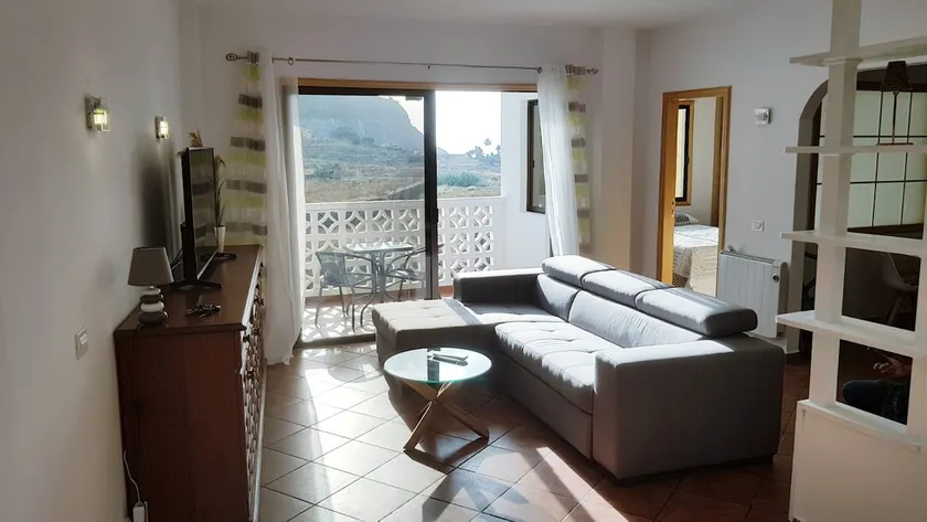 Spacious and quiet apartment with a view - Image 1