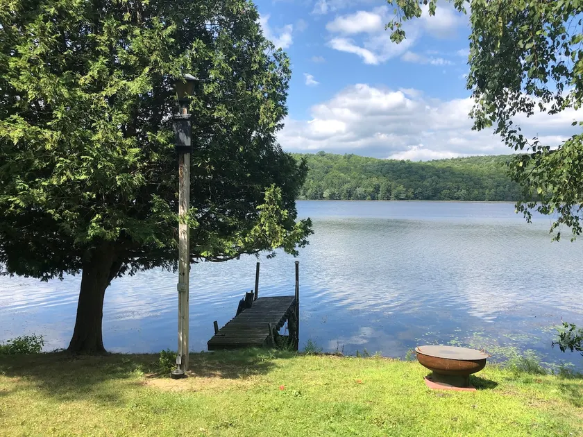 Private Lake Front Bomoseen House - Image 1