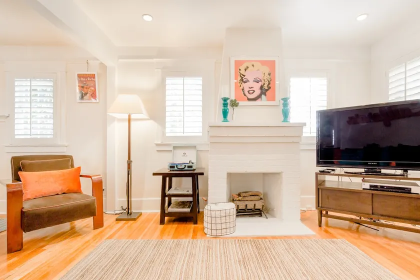 Centrally Located Historic Hollywood Cottage - Image 1