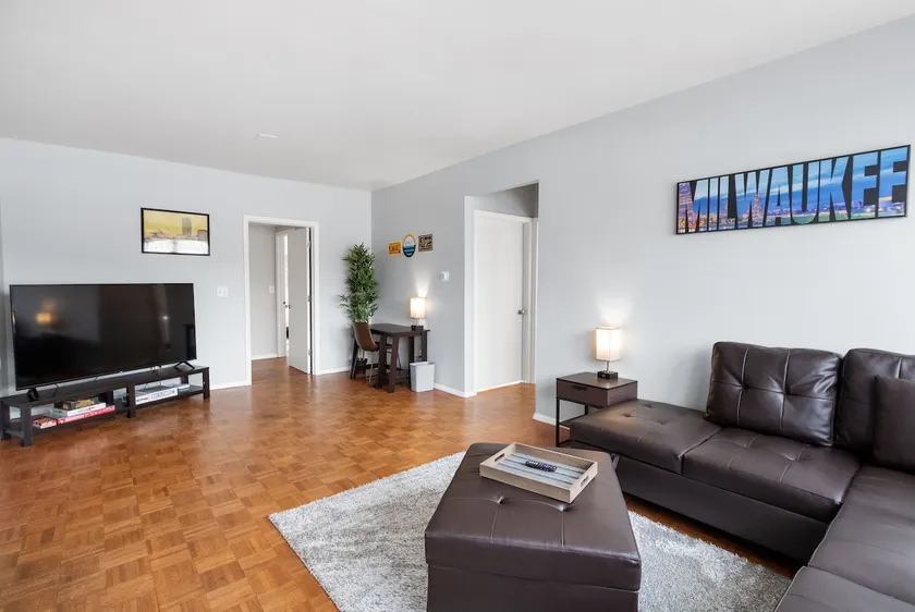 ☀️3 bedroom/2 bath☀️ Close to stadiums and expos! - Image 1