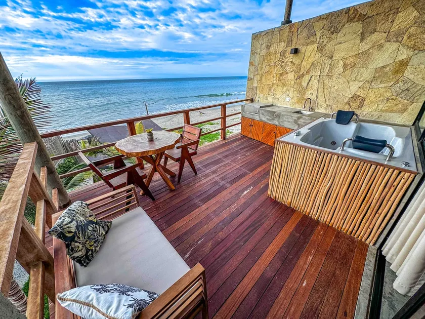 Oceanfront Diem Villa Jacuzzi II - Image 1