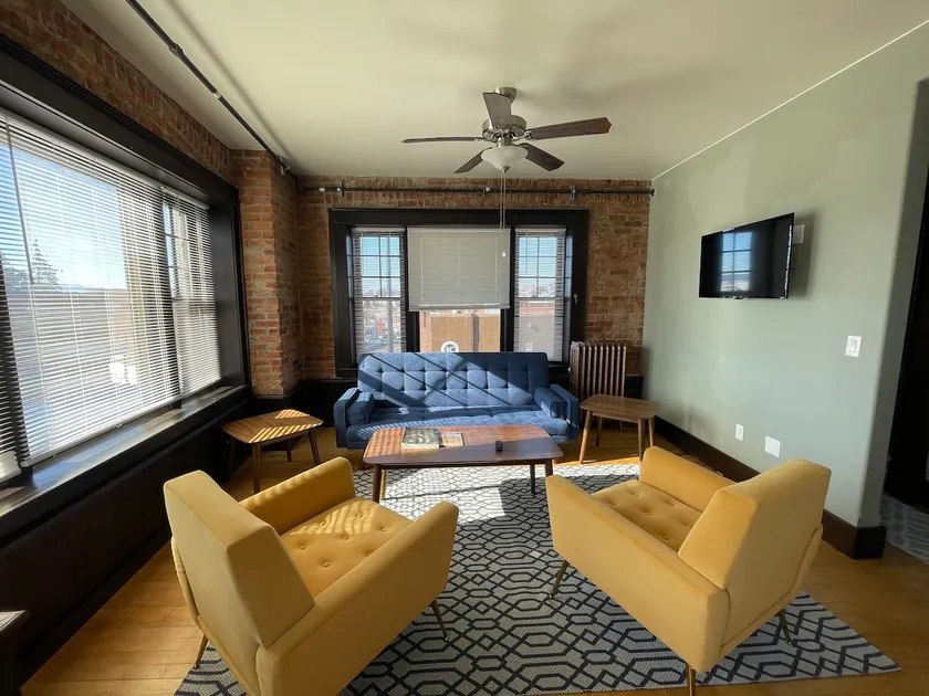 City-Chic Uptown Butte Oasis - Image 1