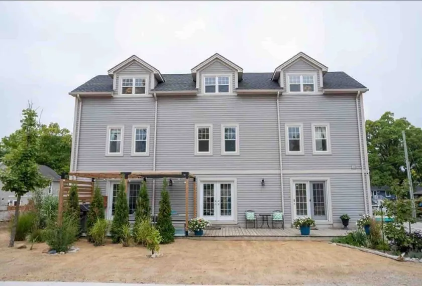 The Grey Beach House!! In the heart of Grand Bend - Image 1