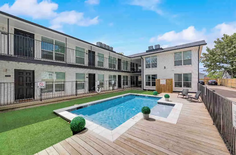 Urban Artistic Flat + Mini Golf + Arboretum - Image 1