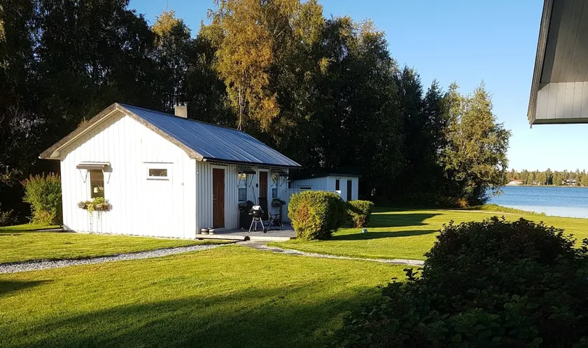 Nice guest house by the lake - Image 1