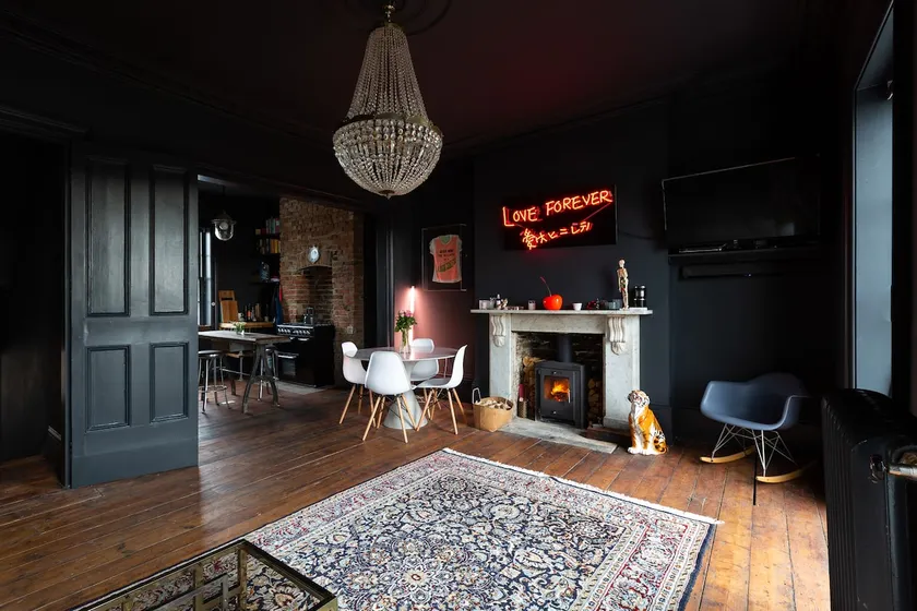 2 Bed Townhouse w/ Sunset Balcony Heart of Margate - Image 1
